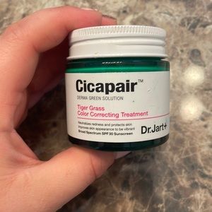 Dr. Jart tiger grass green color correcting treatment - turns to light coverage